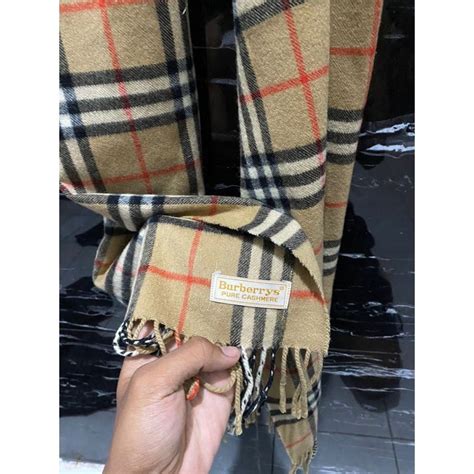 ผ้าพันคอ burberry ราคาพิเศษ .